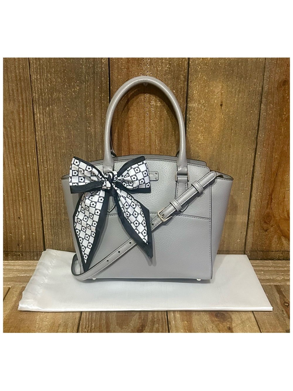 Kate Spade. 4 Piece Set: Jeanne Satchel with Free Eyeglasses, Scarf & Dust Bag. - Picture 11 of 16
